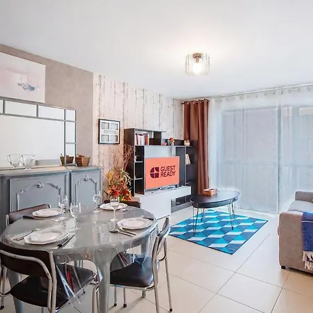 Guestready - Spacious Flat For 2 With A Balcony Lägenhet