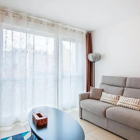 Guestready - Spacious Flat For 2 With A Balcony Lägenhet